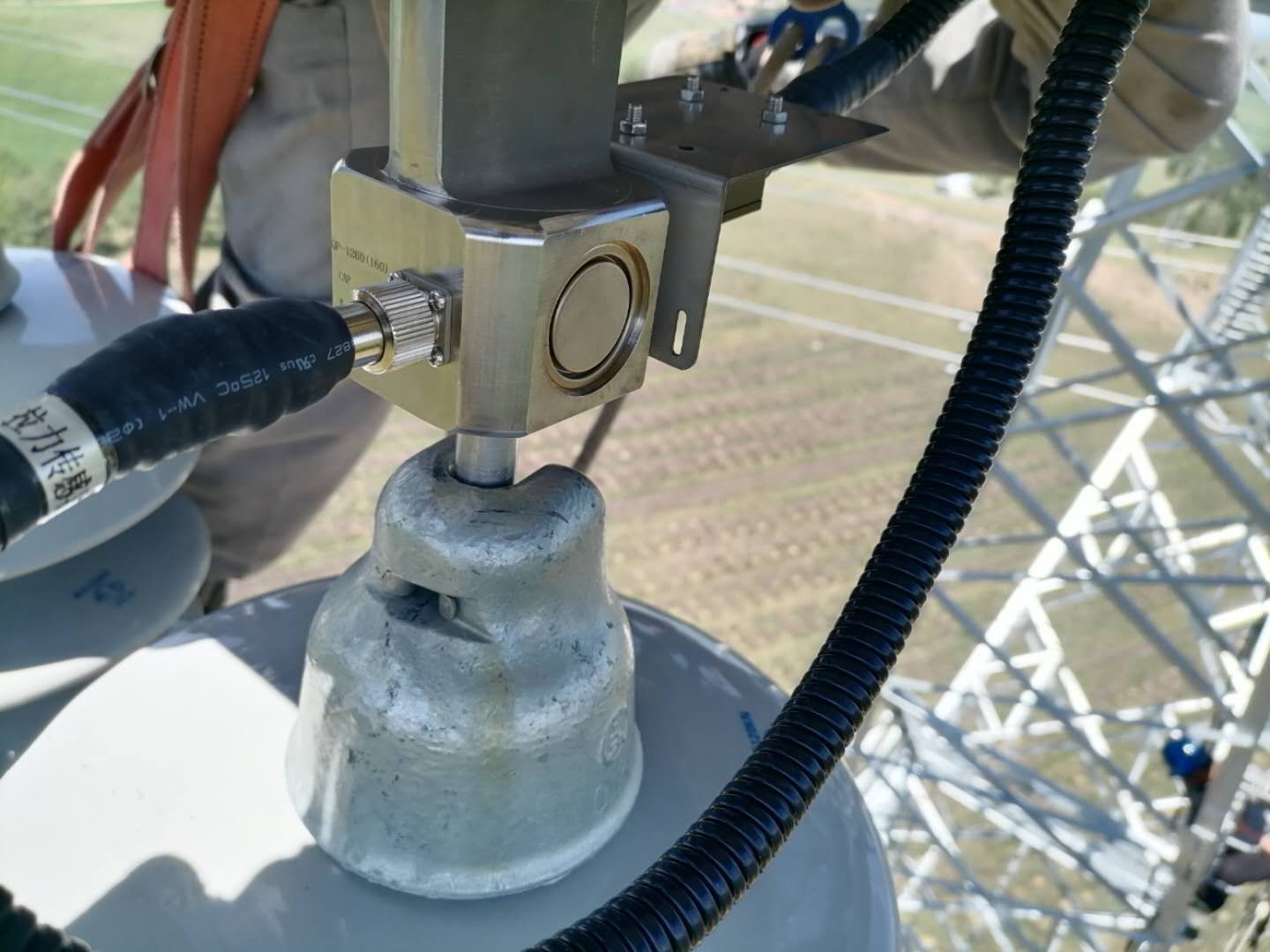 武漢電網(wǎng)加裝覆冰在線監(jiān)控裝置，為觀冰、抗冰舉措助力