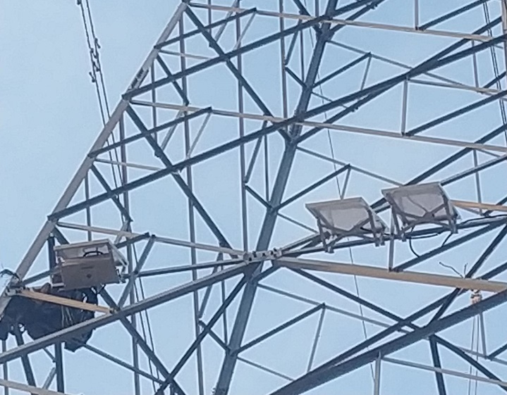 輸電線路鐵塔傾斜裝置 輸電線路鐵塔傾斜裝置